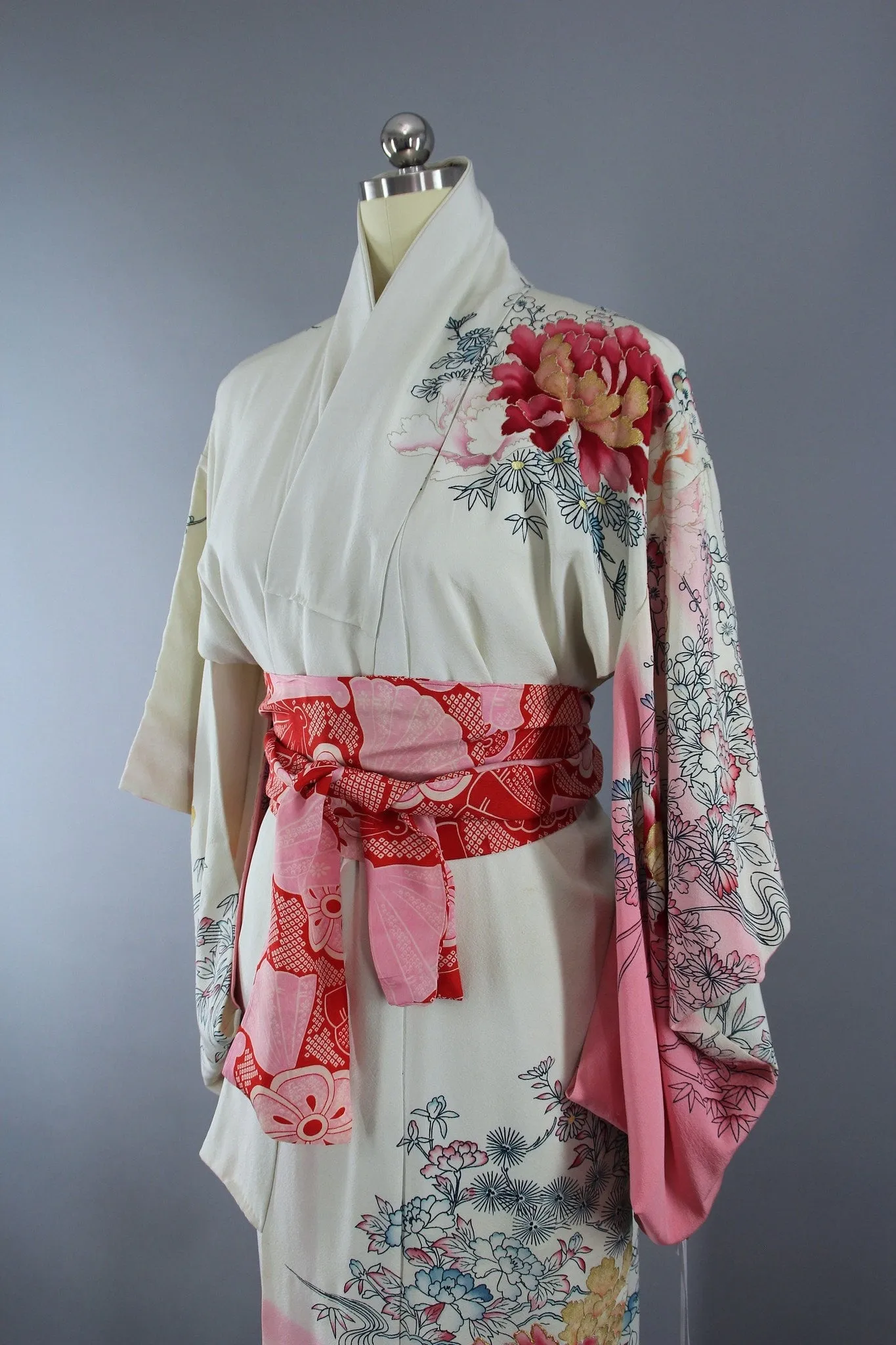 1950s Vintage Silk Kimono Robe with Ombre Pink & White Peony Floral Print