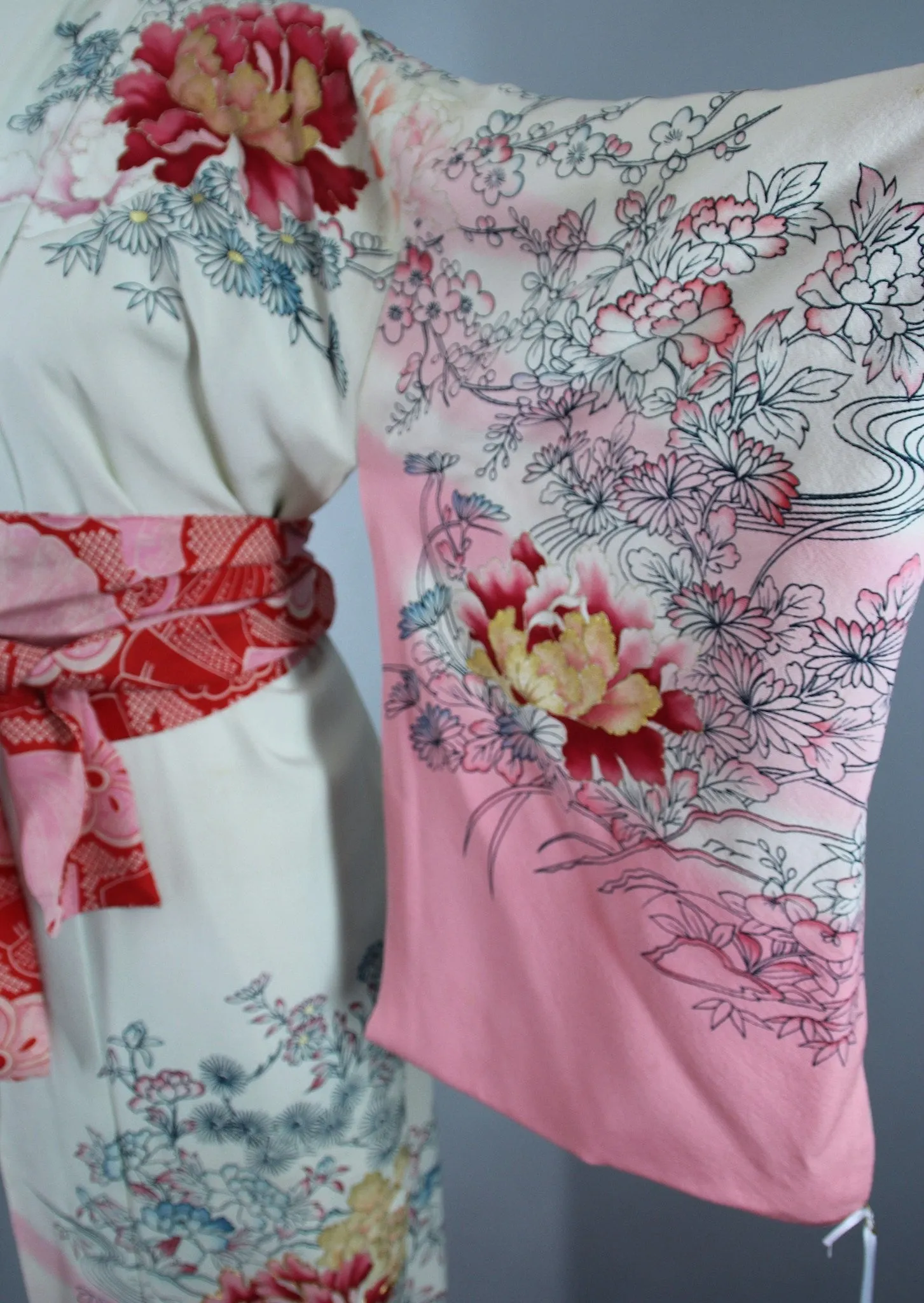 1950s Vintage Silk Kimono Robe with Ombre Pink & White Peony Floral Print