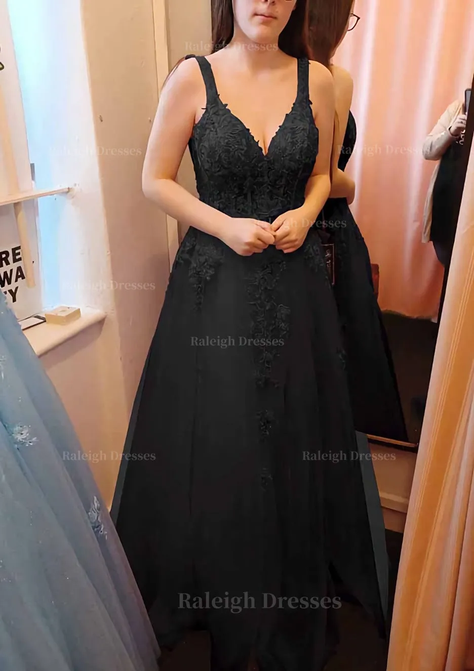 A-line V Neck Sleeveless Long/Floor-Length Tulle Prom Dress With Appliqued Lace