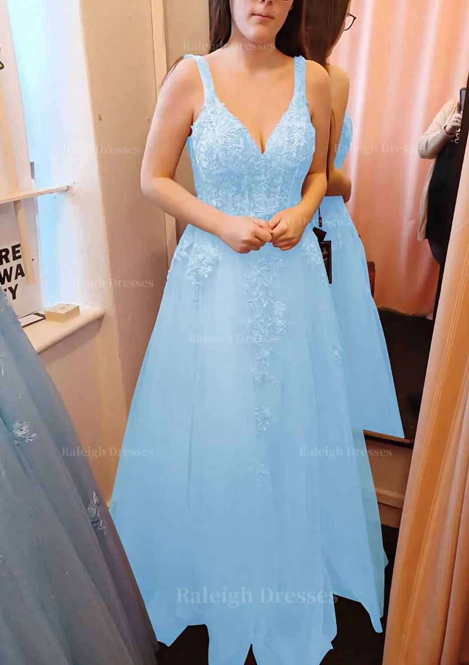 A-line V Neck Sleeveless Long/Floor-Length Tulle Prom Dress With Appliqued Lace