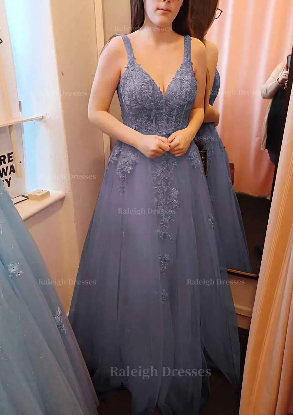 A-line V Neck Sleeveless Long/Floor-Length Tulle Prom Dress With Appliqued Lace