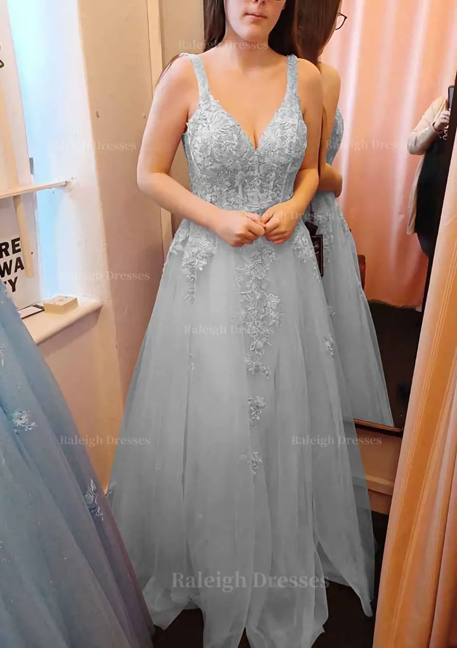 A-line V Neck Sleeveless Long/Floor-Length Tulle Prom Dress With Appliqued Lace