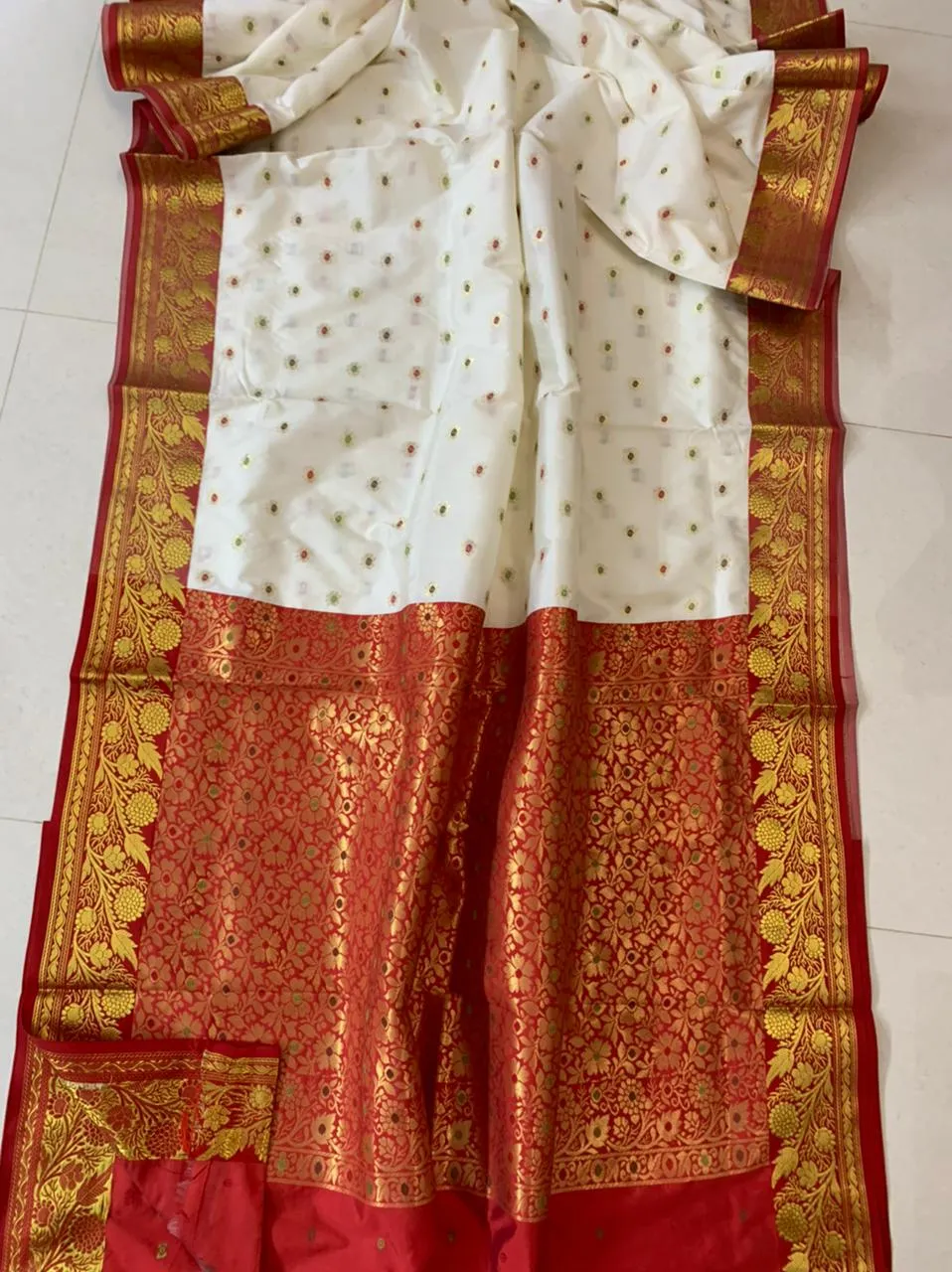 Banarasi Silk Saree In Mehendi Cream And Red