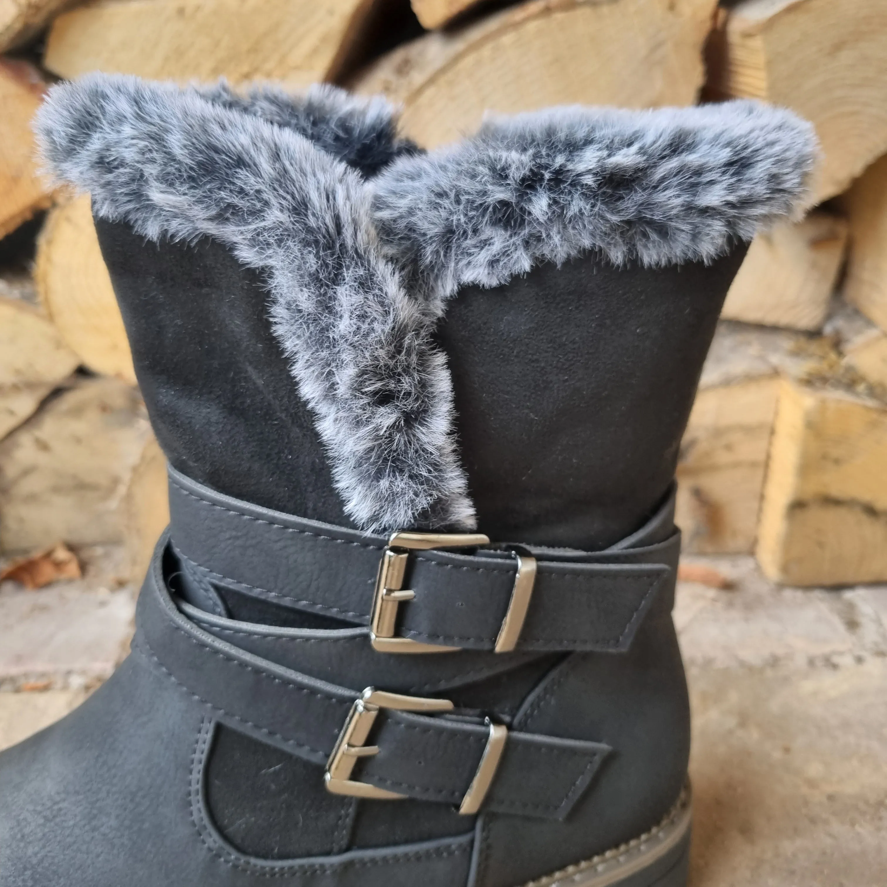 Fur top buckle strap boot