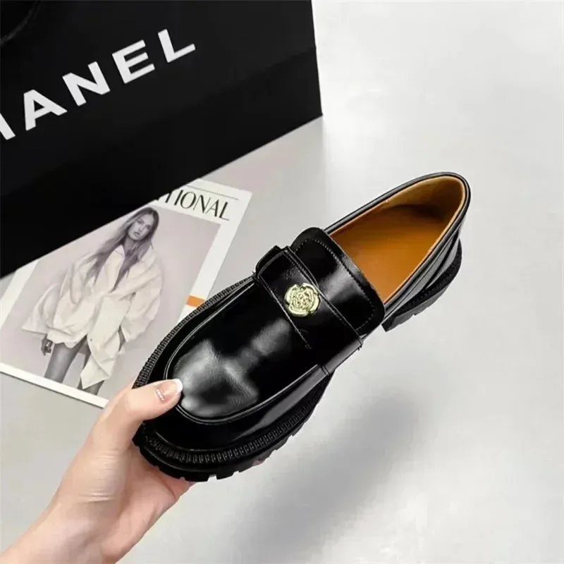 Hnzxzm New Spring Autumn Female Flower Button Shoes British Style Thick Sole Loafers College Casual Loafers Fashion Girls Leather Shoes