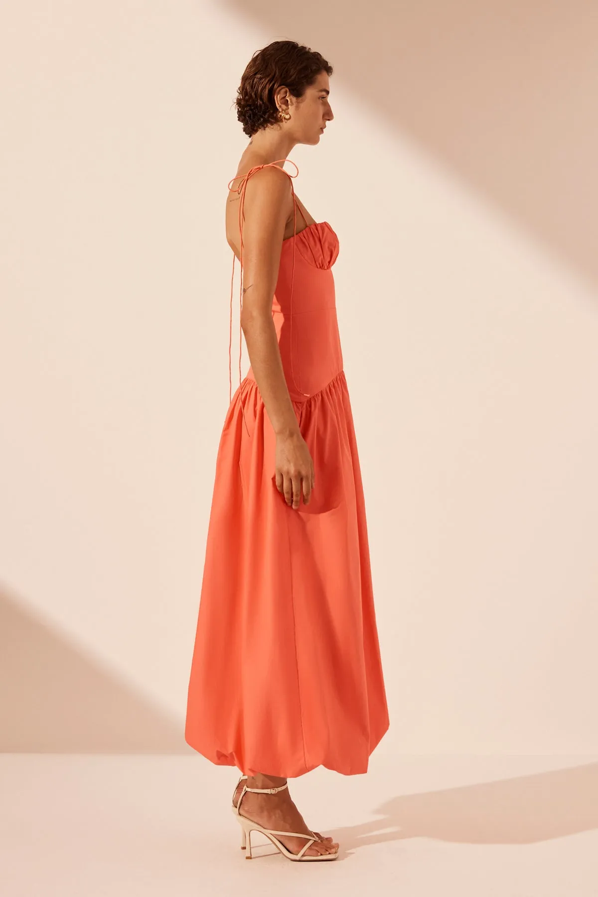 MAIORI GATHERED BUBBLE MIDI DRESS - CORAL