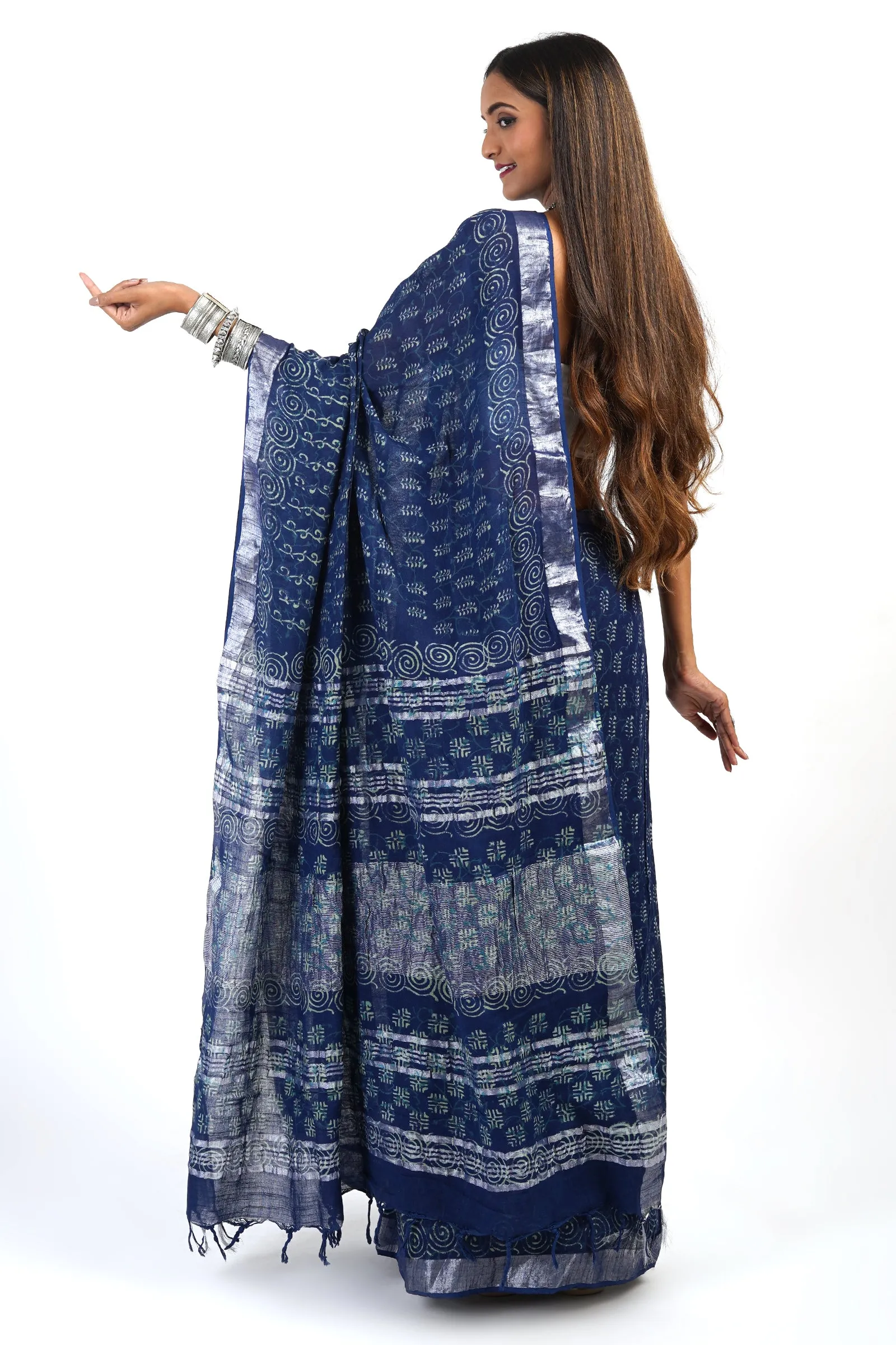 Teejh Gaurangi Indigo Print Linen Saree With Blouse Piece